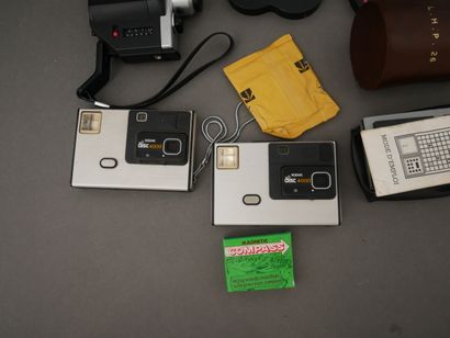 Lot: - KODAK Two disc 4000 cameras - FUJICA...
