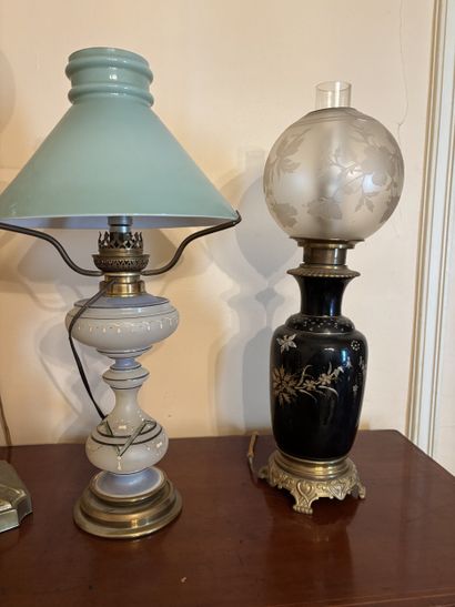 Four mismatched, electrified oil lamp feet...