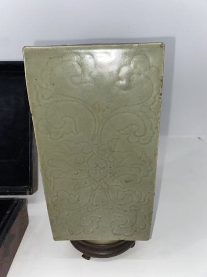 CHINA: Celadon-glazed porcelain Cong vase...