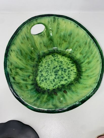 ACCOLAY BEDDIA (?): Hollow fruit bowl in...