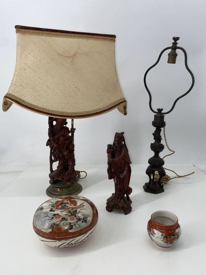 CHINA AND JAPAN: Lot comprising: - 2 carved...