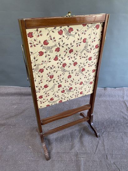 Fireplace screen with removable shelf in...