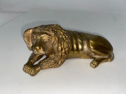Porcelain inkwell, brass frame. Circa 1920....