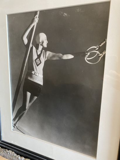 Modern school Gymnast with rings Black and...