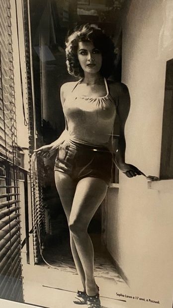 Sophia Loren a 17 anni, a Pozzuoli Reproduction...