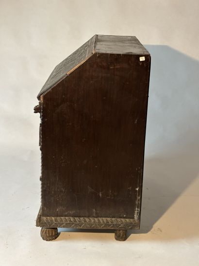 Scriban chest of drawers in natural wood...