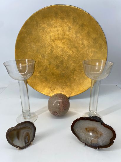 Lot comprising: - 1 large gold-lacquered...