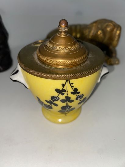 Porcelain inkwell, brass frame. Circa 1920....
