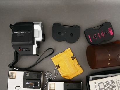 Lot: - KODAK Two disc 4000 cameras - FUJICA...