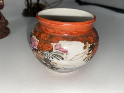CHINA AND JAPAN: Lot comprising: - 2 carved...