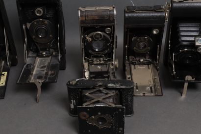Set of seven gusseted cameras:
- KODAK vest...