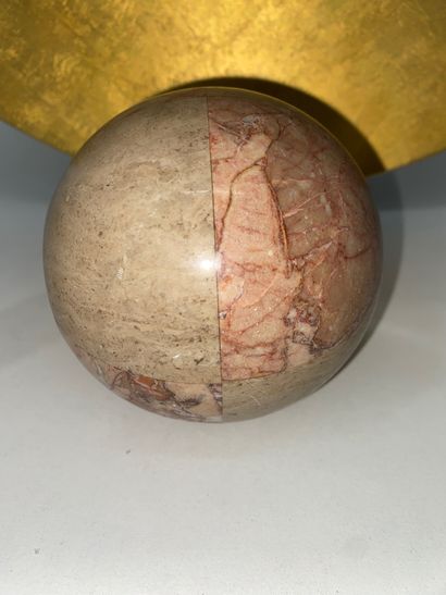 Lot comprising: - 1 large gold-lacquered...