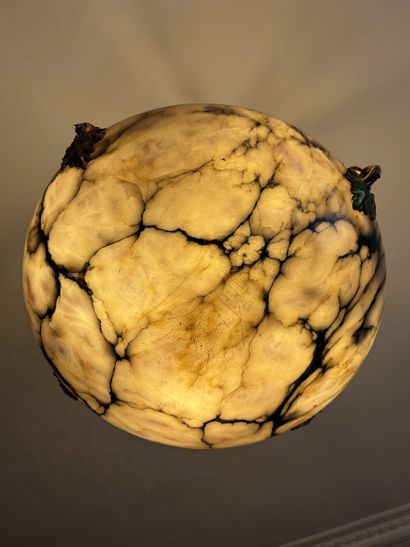 Pendant cup in veined alabaster H: 90 D:...