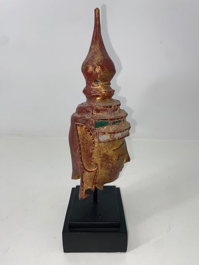 THAILAND: Carved and gilded wooden Buddha...