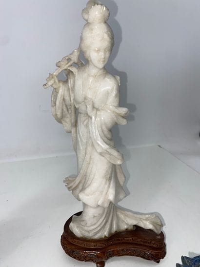 CHINA Set of five statuettes in hard stones...