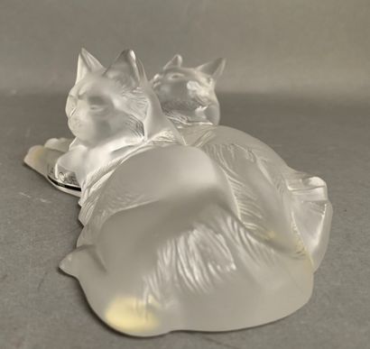 LALIQUE France Sculpture in satin-finish...