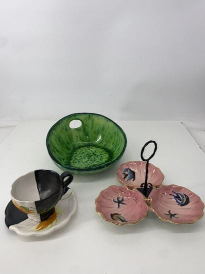 ACCOLAY BEDDIA (?): Hollow fruit bowl in...