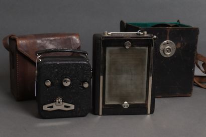 Lot :
- PATHE
Camera Pathe Baby, with lenses,...