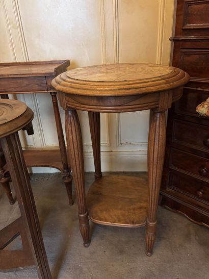Set of selettes, bedside cabinet, magazine...