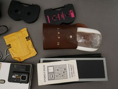 Lot: - KODAK Two disc 4000 cameras - FUJICA...