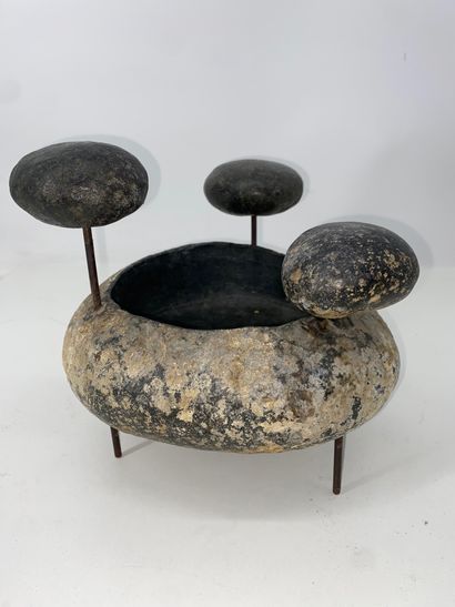 Untitled Sculpture in stone and metal. H:...