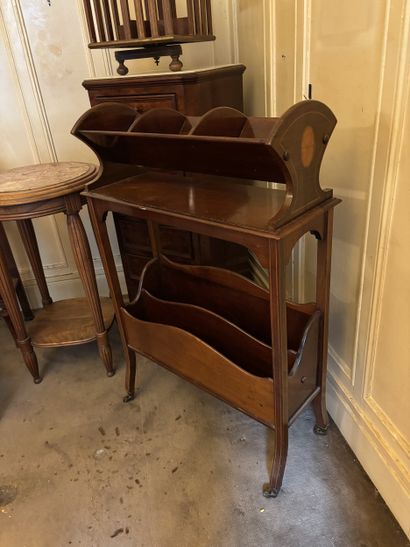 Set of selettes, bedside cabinet, magazine...