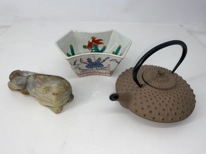 Lot including: - 1 modern Japanese cast-iron...