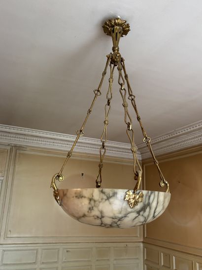 Pendant cup in veined alabaster H: 90 D:...