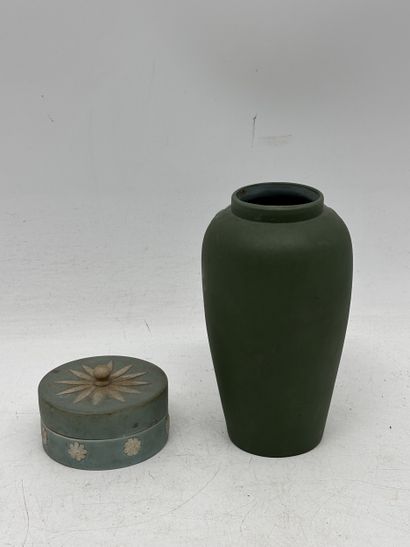 Cookie lot comprising a vase and a covered...