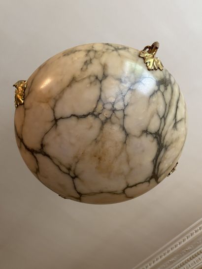 Pendant cup in veined alabaster H: 90 D:...