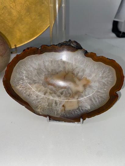 Lot comprising: - 1 large gold-lacquered...
