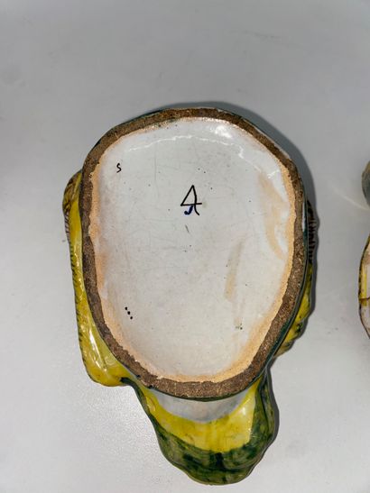 Lot comprising: - 1 earthenware duck box...