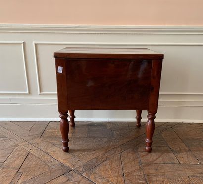 Chevet rectangulaire en placage d'acajou...