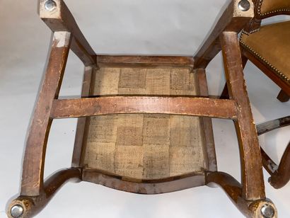 Suite de quatre chaises en hêtre verni, à...