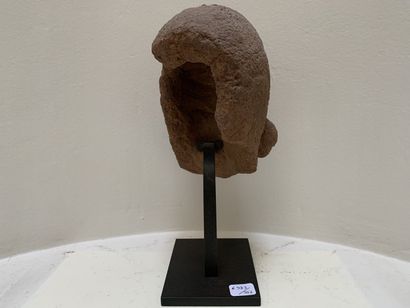 Partie de visage en terre-cuite, Nok Nigéria
H...