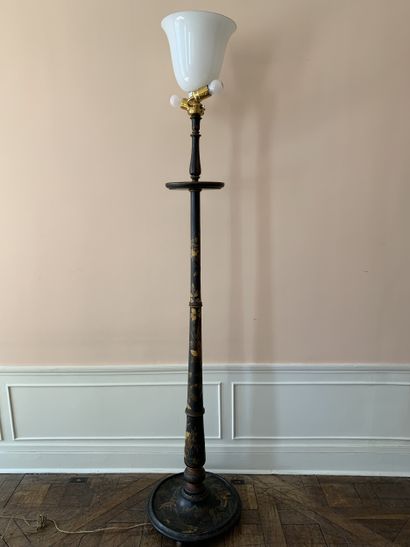 Lampe de parquet en bois laqué noir et doré...