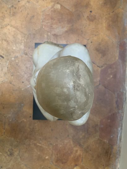 Sculpture en albâtre d'un moine bouddhiste...