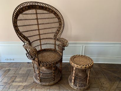 Fauteuil dit Emmanuelle et son tabouret en...