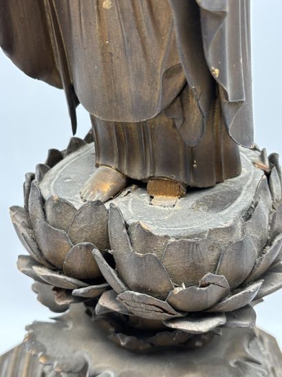 Bouddha Amida Nyorai en bois doré debout...