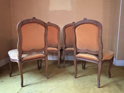 Quatre chaises à dossier droit en bois naturel...