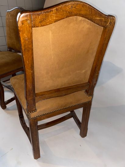Suite de quatre chaises en hêtre verni, à...