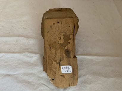 Sculpture en bois repeint et redoré représentant...