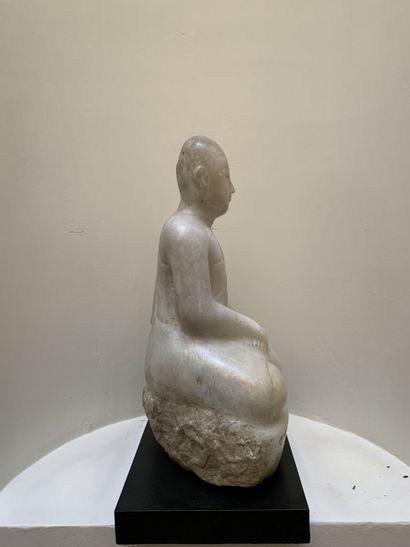 Sculpture en albâtre d'un moine bouddhiste...