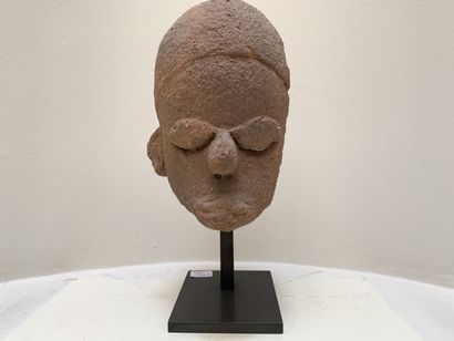 Partie de visage en terre-cuite, Nok Nigéria
H...