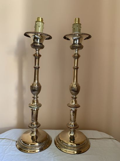 Paire de pieds de lampe en métal argenté...
