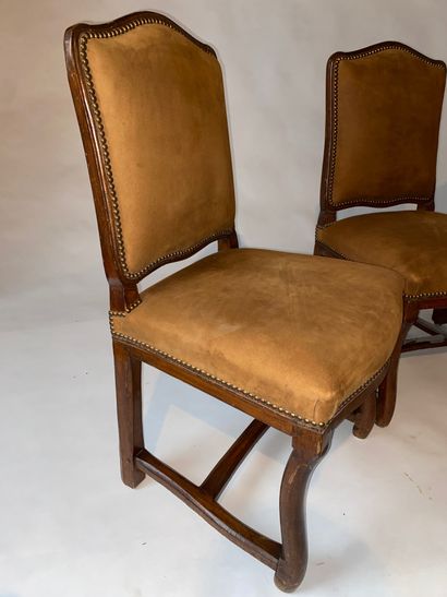 Suite de quatre chaises en hêtre verni, à...