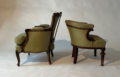 Lot :
- Bergère cabriolet en bois naturel,...