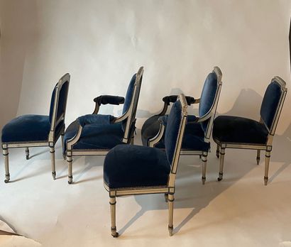 Mobilier de salon à dossier droit en chapeau...