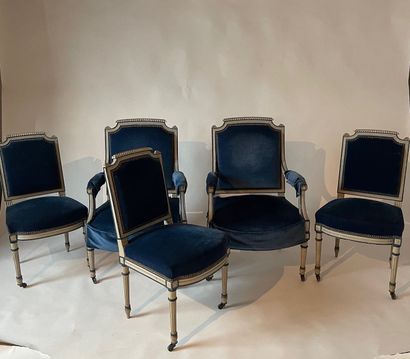 Mobilier de salon à dossier droit en chapeau...