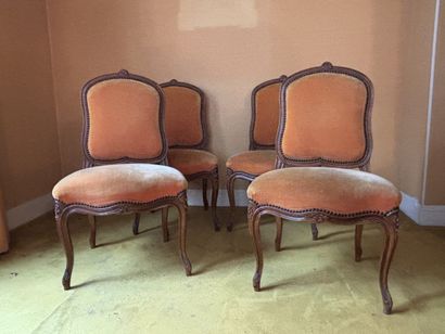 Quatre chaises à dossier droit en bois naturel...